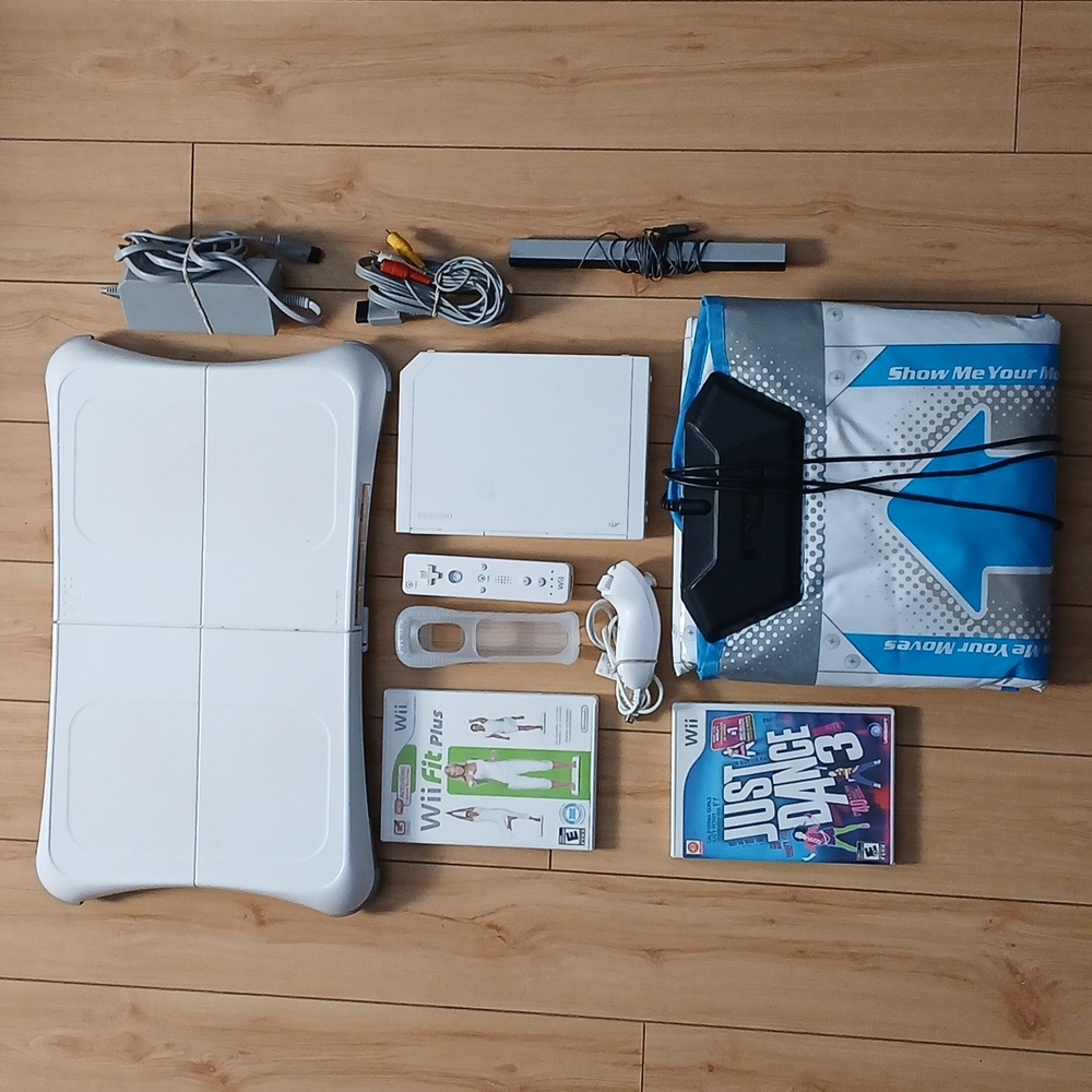 Nintendo Wii White Console Wii Fit Bundle With Board And Dance Pad - Tested
